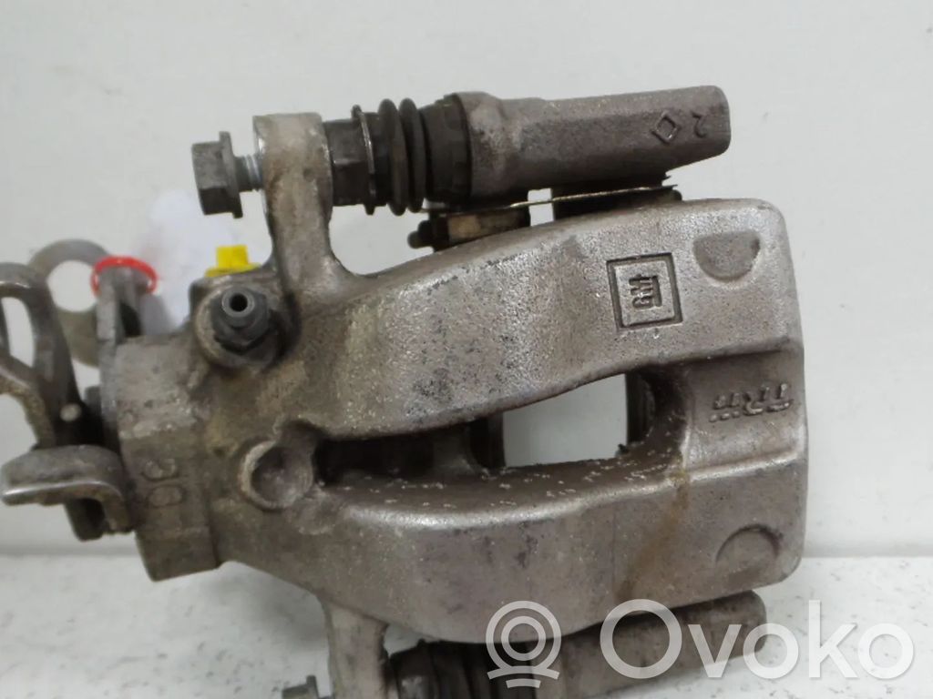 Opel Corsa E Задний суппорт 