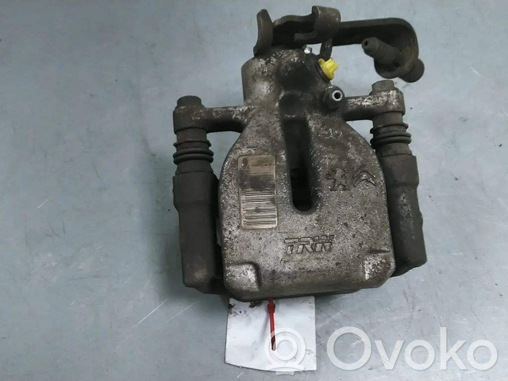 Opel Combo E Задний суппорт 