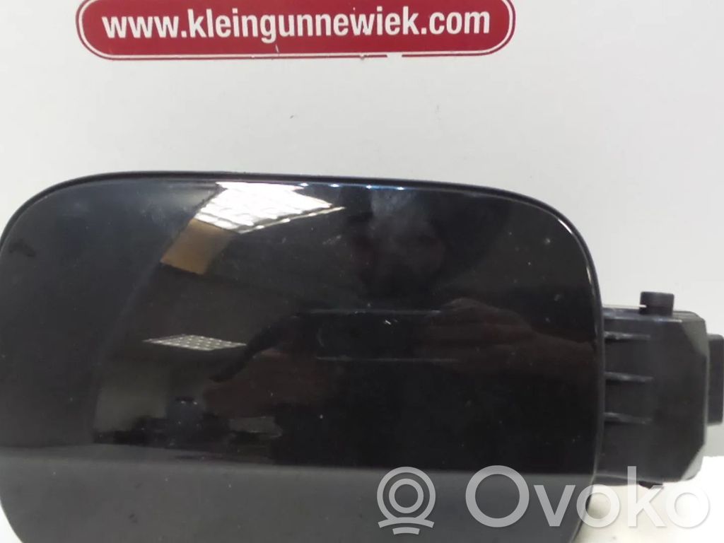 Audi A4 S4 B8 8K Tappo cornice del serbatoio 