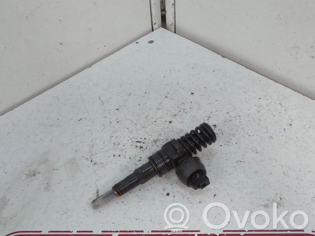 Volkswagen PASSAT B5 Inyector de combustible 