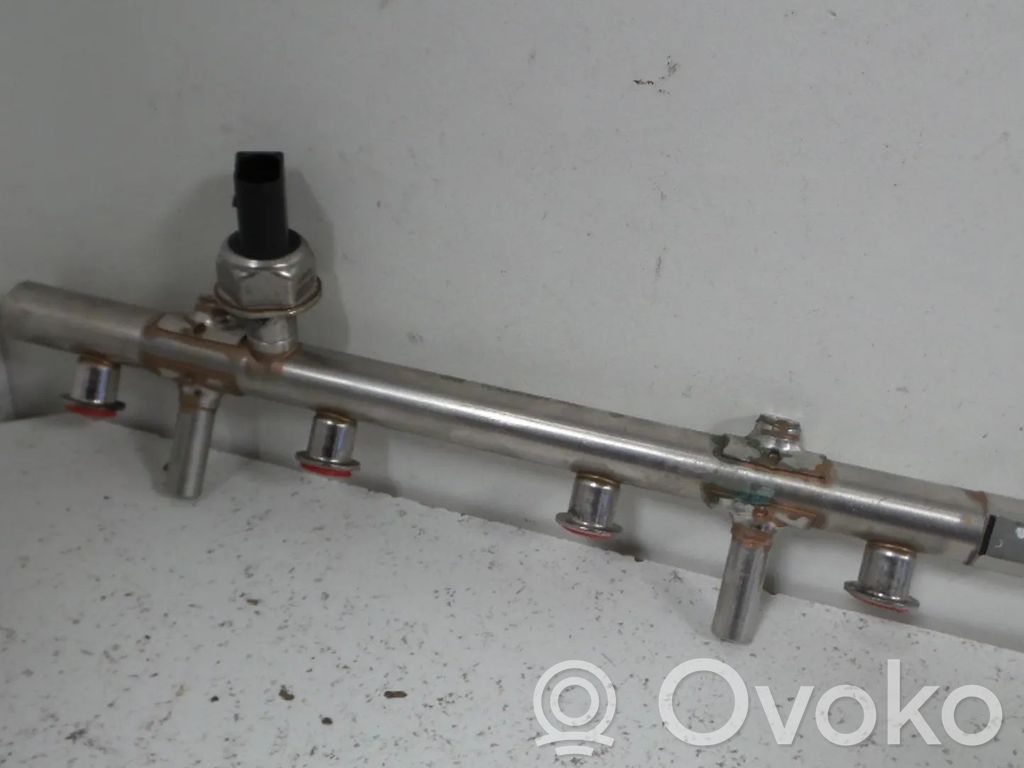 Volkswagen PASSAT B8 Rampă alimentare injectoare 