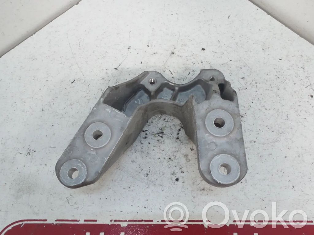 Opel Karl Vaihdelaatikon kiinnitys 