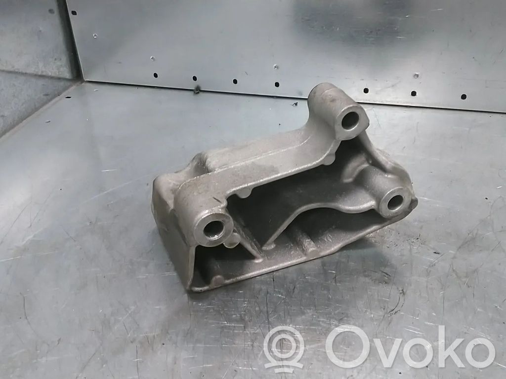 Volkswagen Golf VIII Gearbox mount 