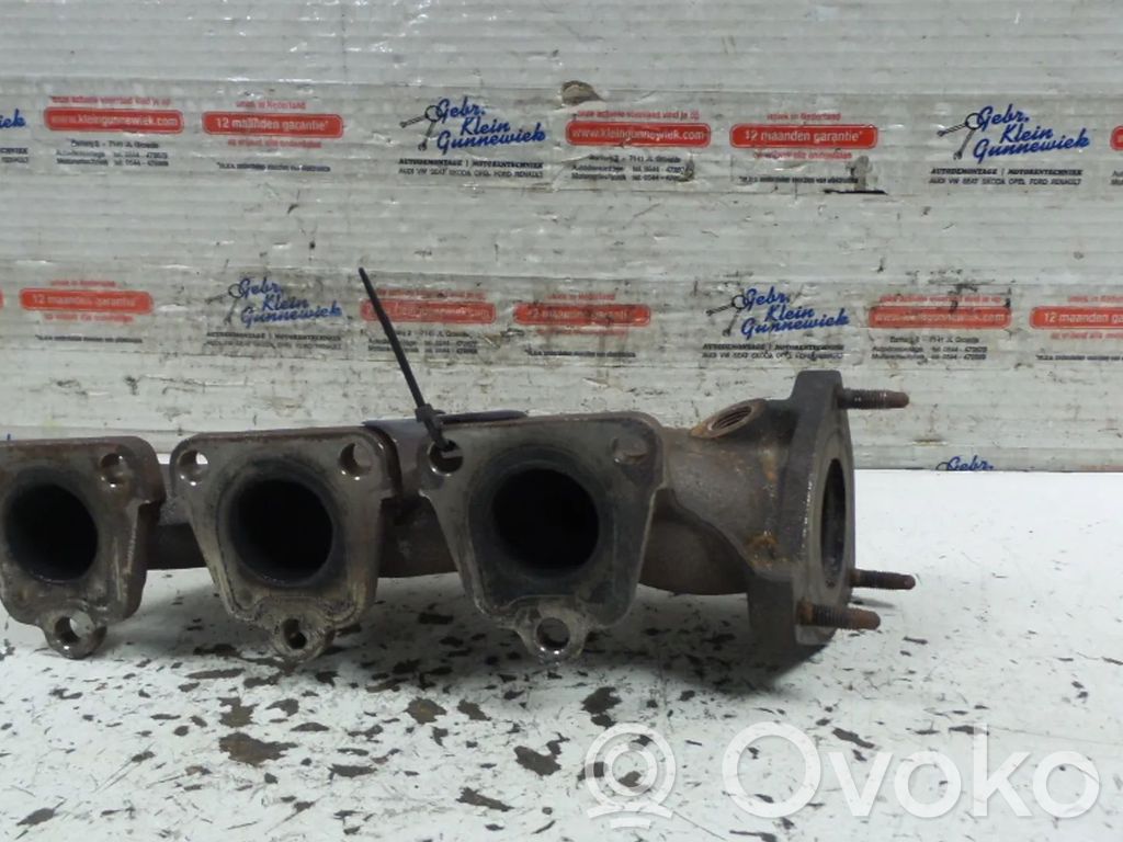 Audi A5 8T 8F Kita variklio skyriaus detalė 