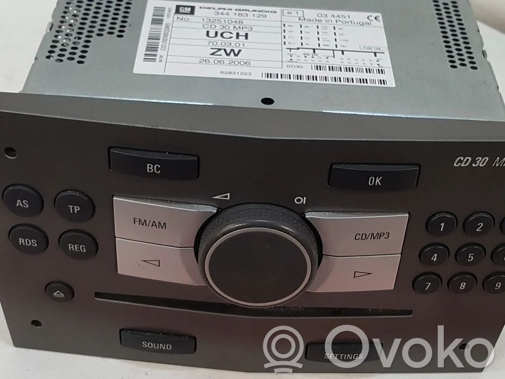 Radio/CD/DVD/GPS-pääyksikkö   13251048,13190742,4803618,6780319,6780323,6780447,93183868,93183877