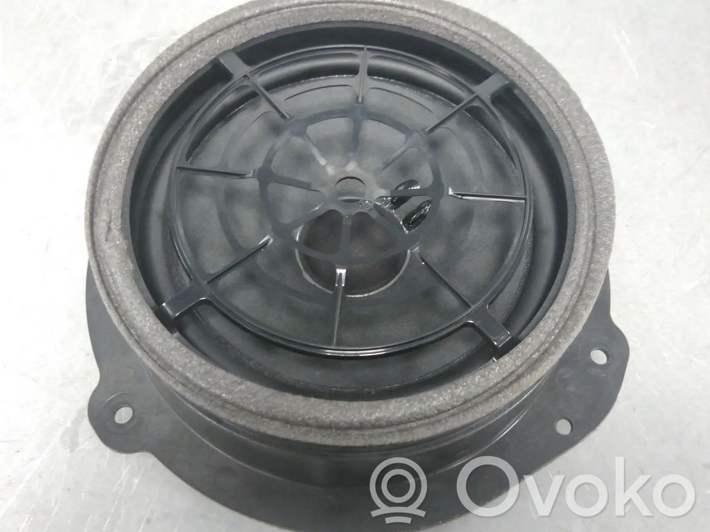 Audi A4 S4 B9 Etuoven kaiutin 