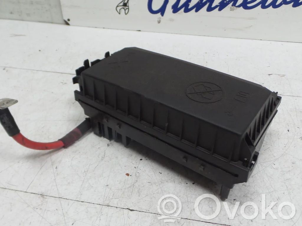Opel Astra J Fuse module 