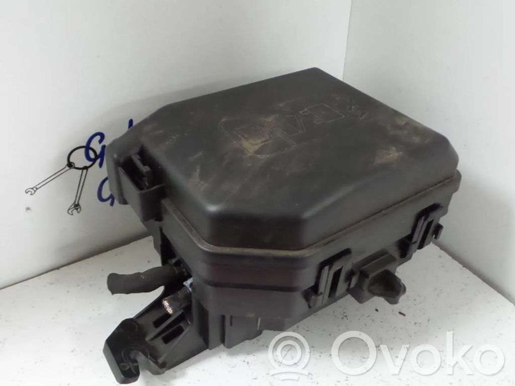 Opel Karl Ramka / Moduł bezpieczników 