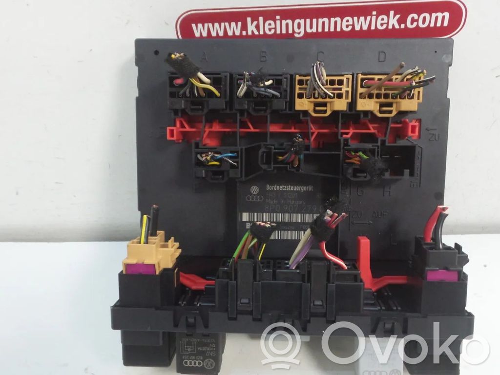 Audi A3 S3 8P Fuse module 