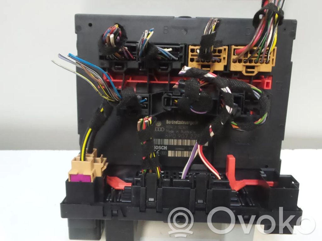 Audi A3 S3 8P Fuse module 