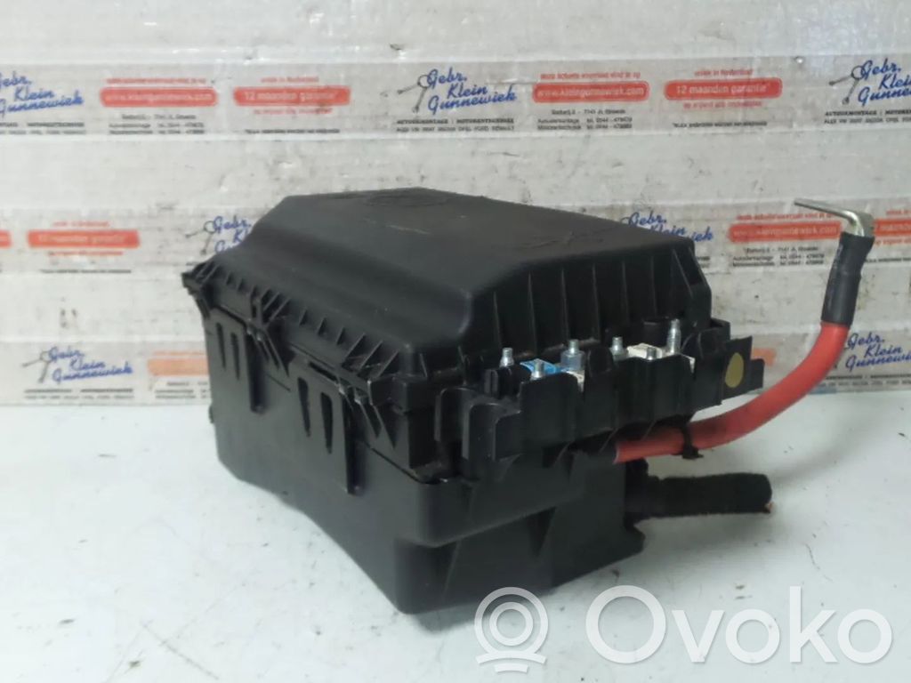 Opel Astra J Fuse module 