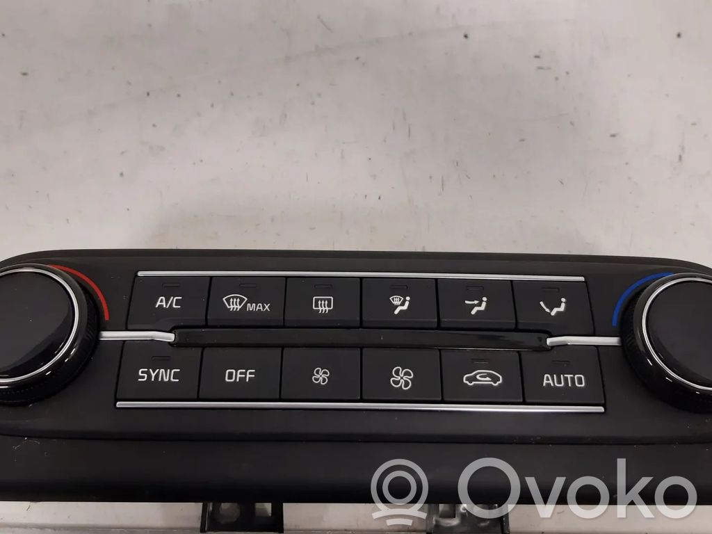 KIA Xceed Climate control unit 