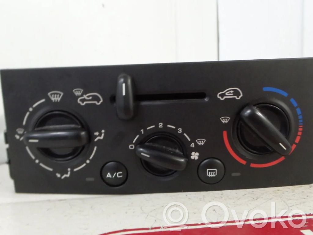 Peugeot 207 Climate control unit 