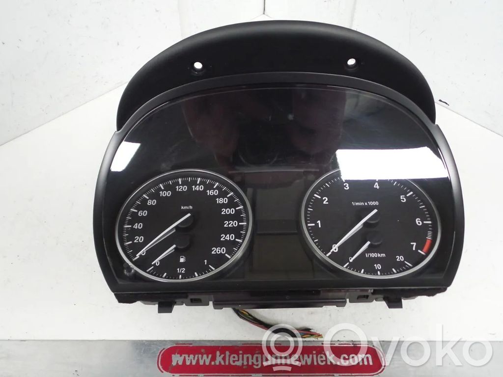 Geschwindigkeitsmesser Cockpit   9187052