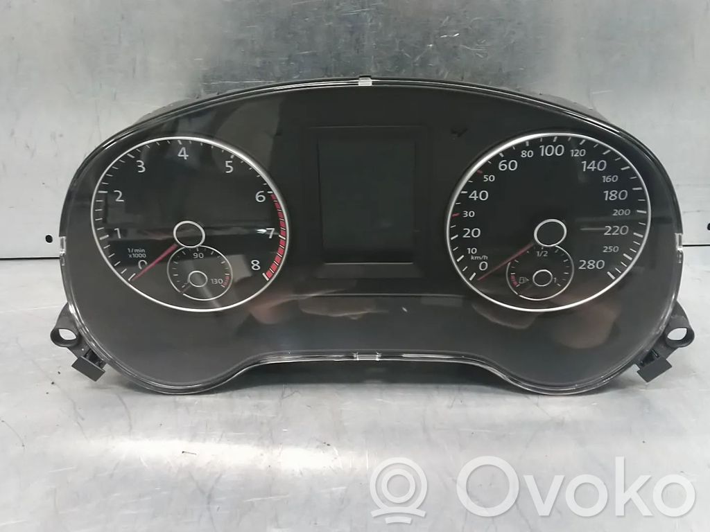 Volkswagen Jetta VI Licznik / Prędkościomierz 