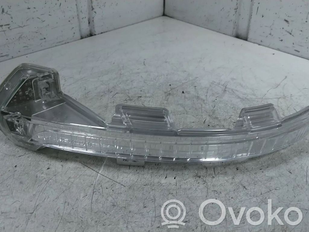 Volkswagen Golf VIII Parte dello specchietto retrovisore della portiera anteriore 