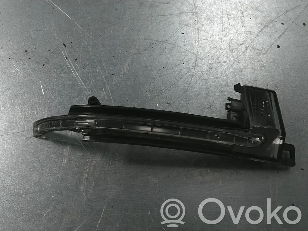 Audi Q3 8U Element lusterka bocznego drzwi przednich 