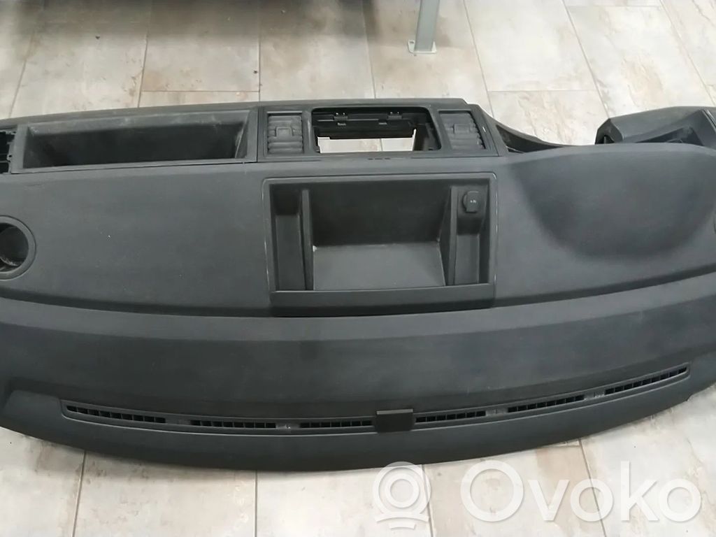 Volkswagen Transporter - Caravelle T6 Deska rozdzielcza 