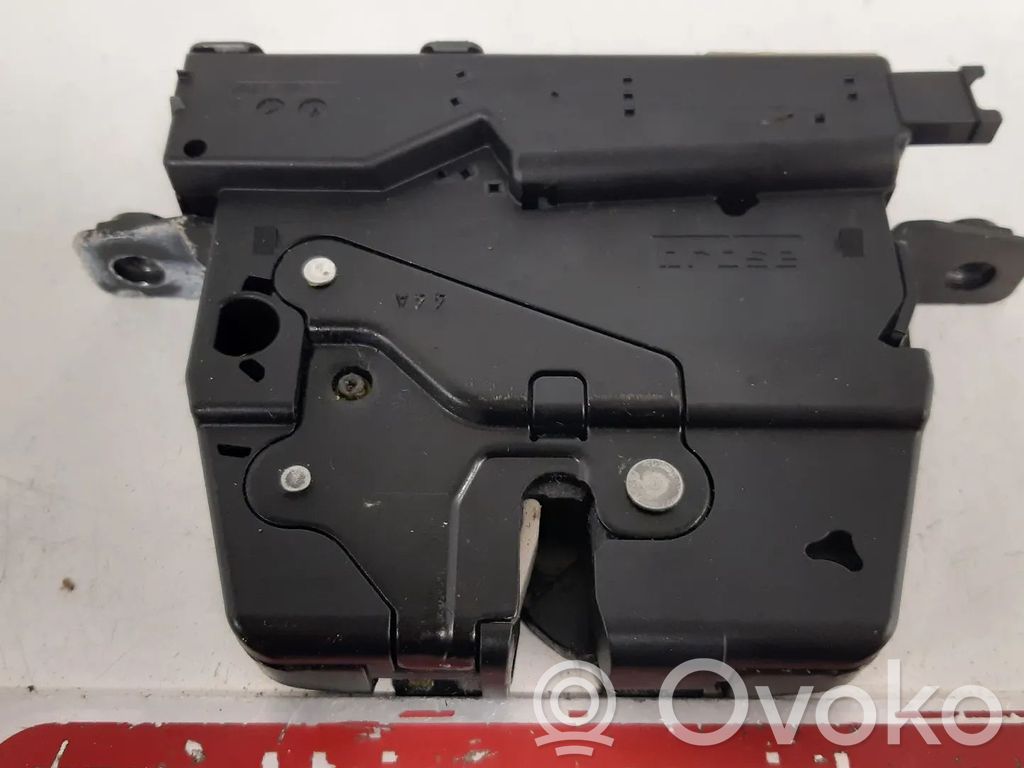 BMW 3 F30 F35 F31 Takaluukun/tavaratilan lukon vastakappale 