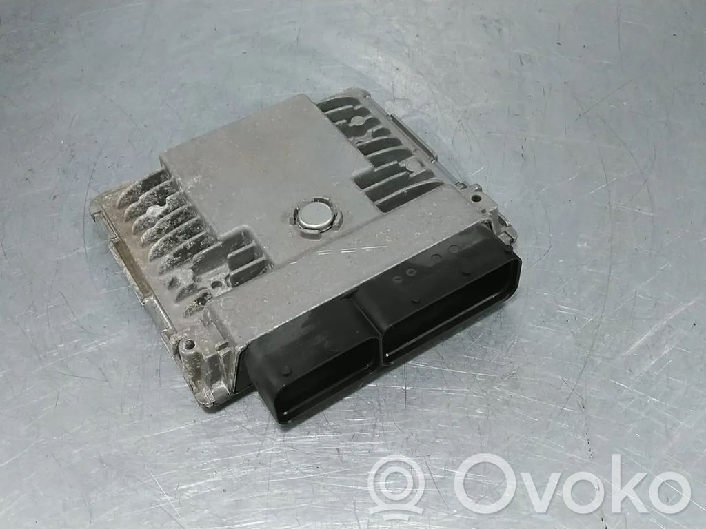 Volkswagen Golf VI Engine control unit/module 