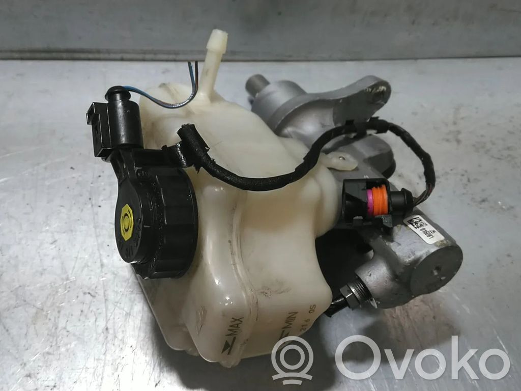 Volkswagen Golf VI Master brake cylinder 