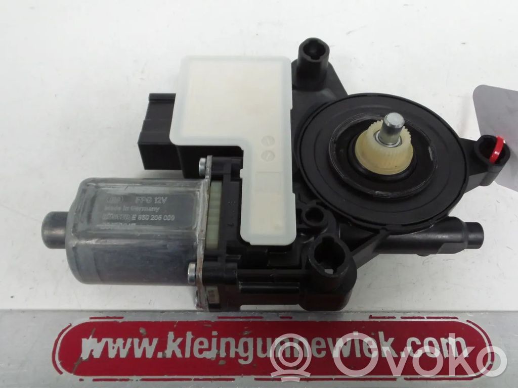 Skoda Fabia Mk3 (NJ) Moteur de lève-vitre de porte avant 
