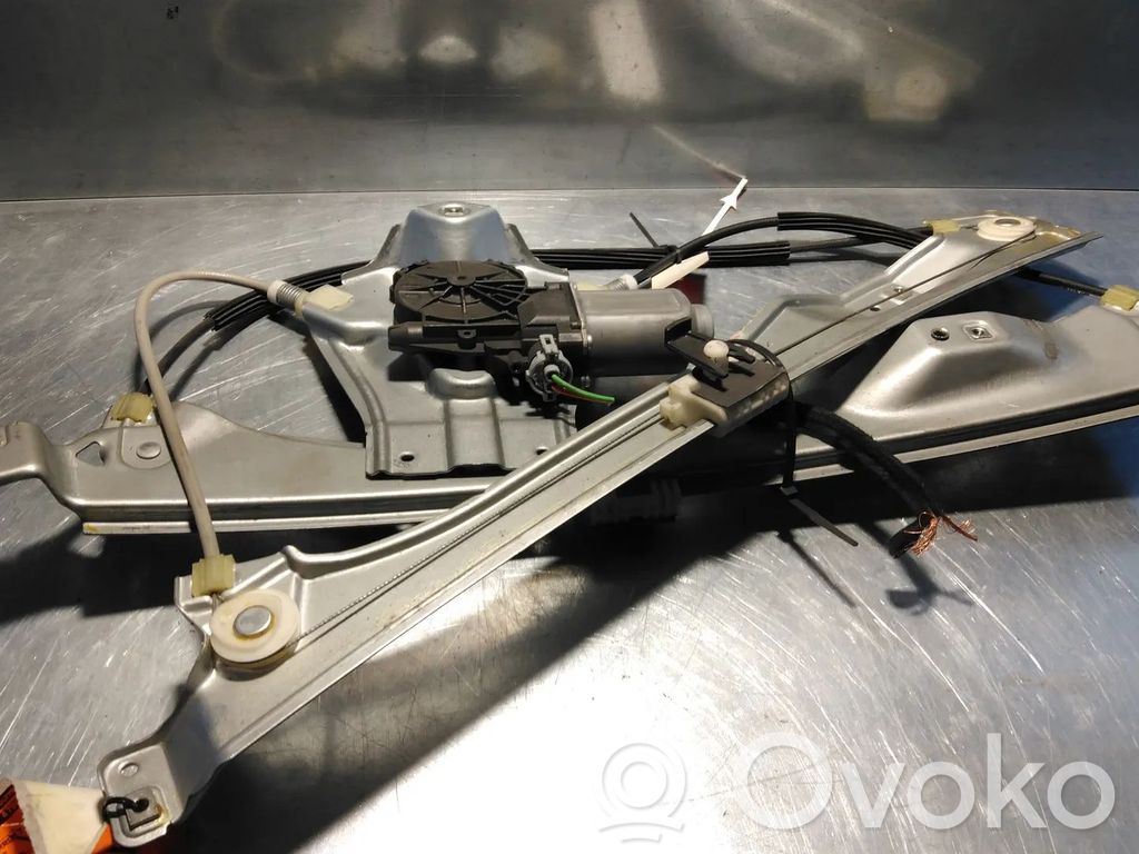 Renault Clio III Motorino alzacristalli della portiera anteriore 