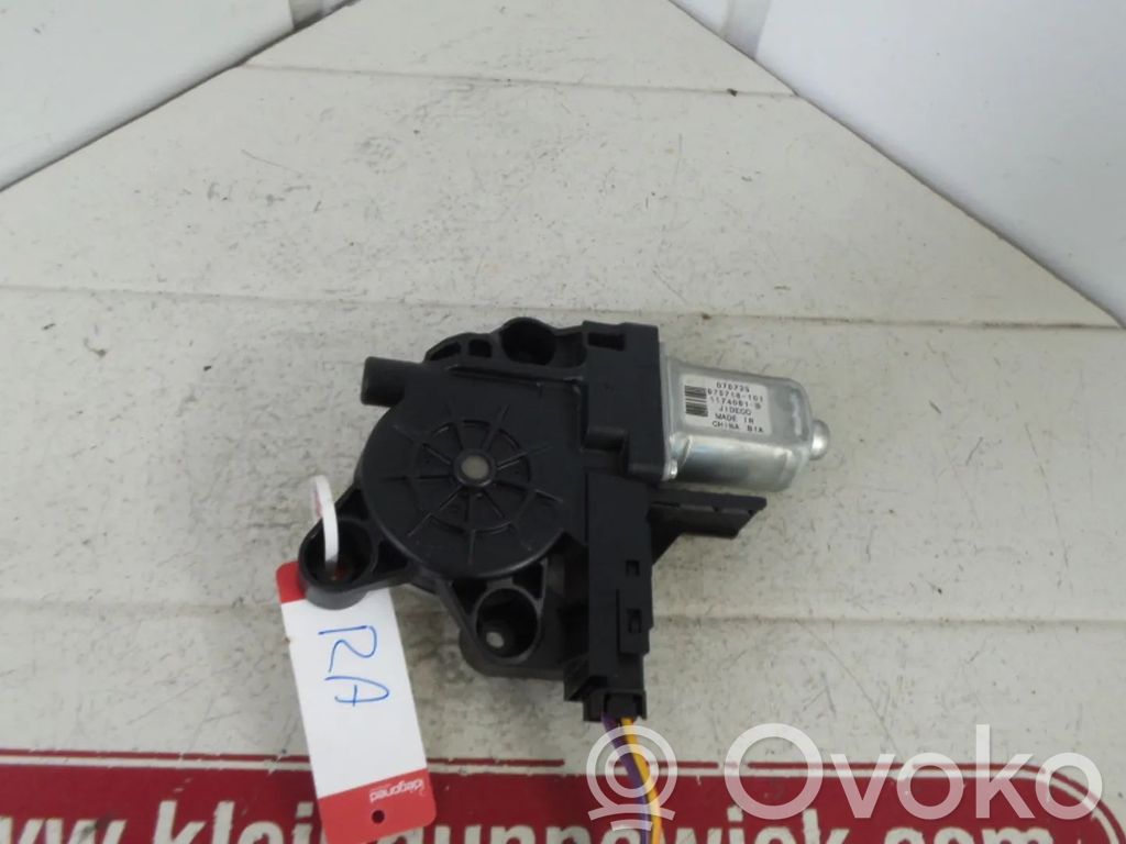 Volvo XC70 Front door window regulator motor 