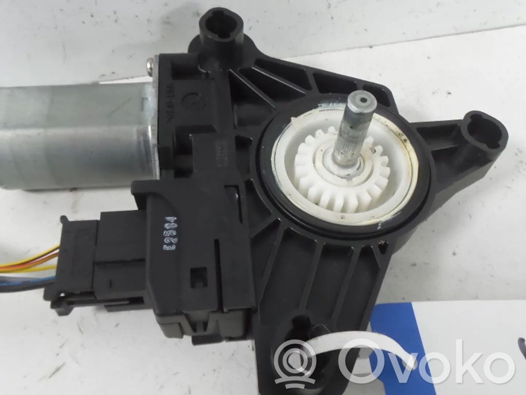 Mercedes-Benz A W176 Motorino alzacristalli della portiera anteriore