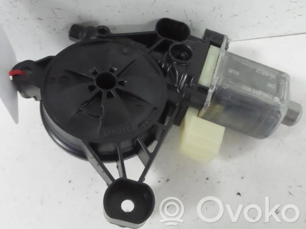 Motor del regulador de la ventanilla de la puerta delantera   5Q0959802