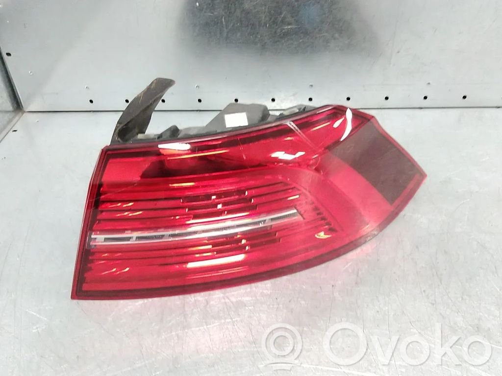 Volkswagen PASSAT B8 Lampa tylna 