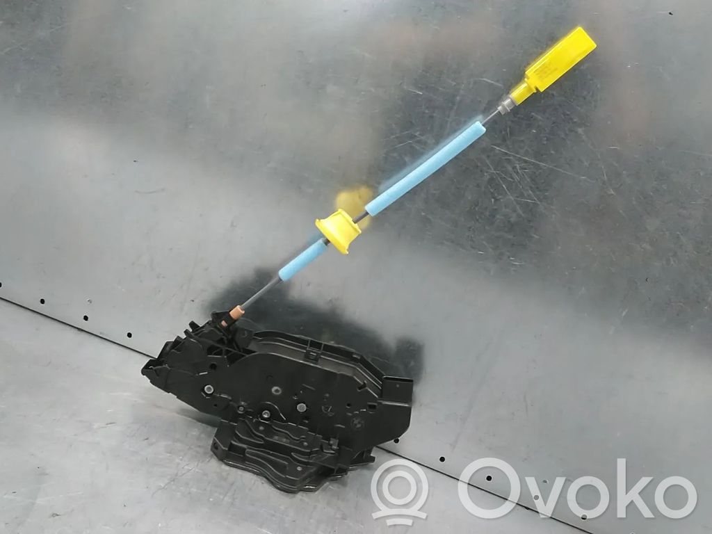 BMW 2 F22 F23 Zamek drzwi tylnych 