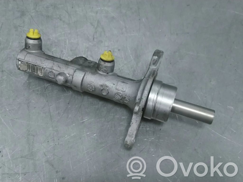 Opel Vivaro Pääjarrusylinteri 