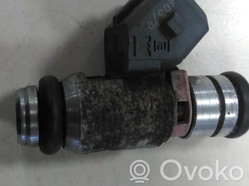 Renault Clio II Inyector de combustible 