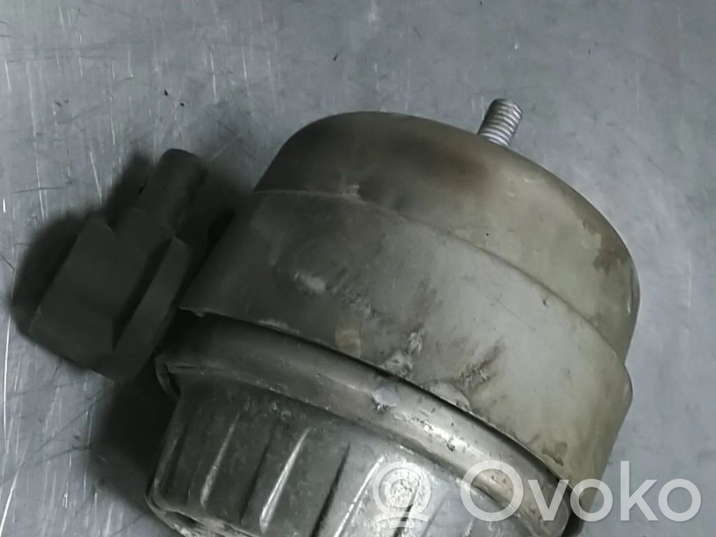 Audi A6 S6 C6 4F Engine mount bracket 