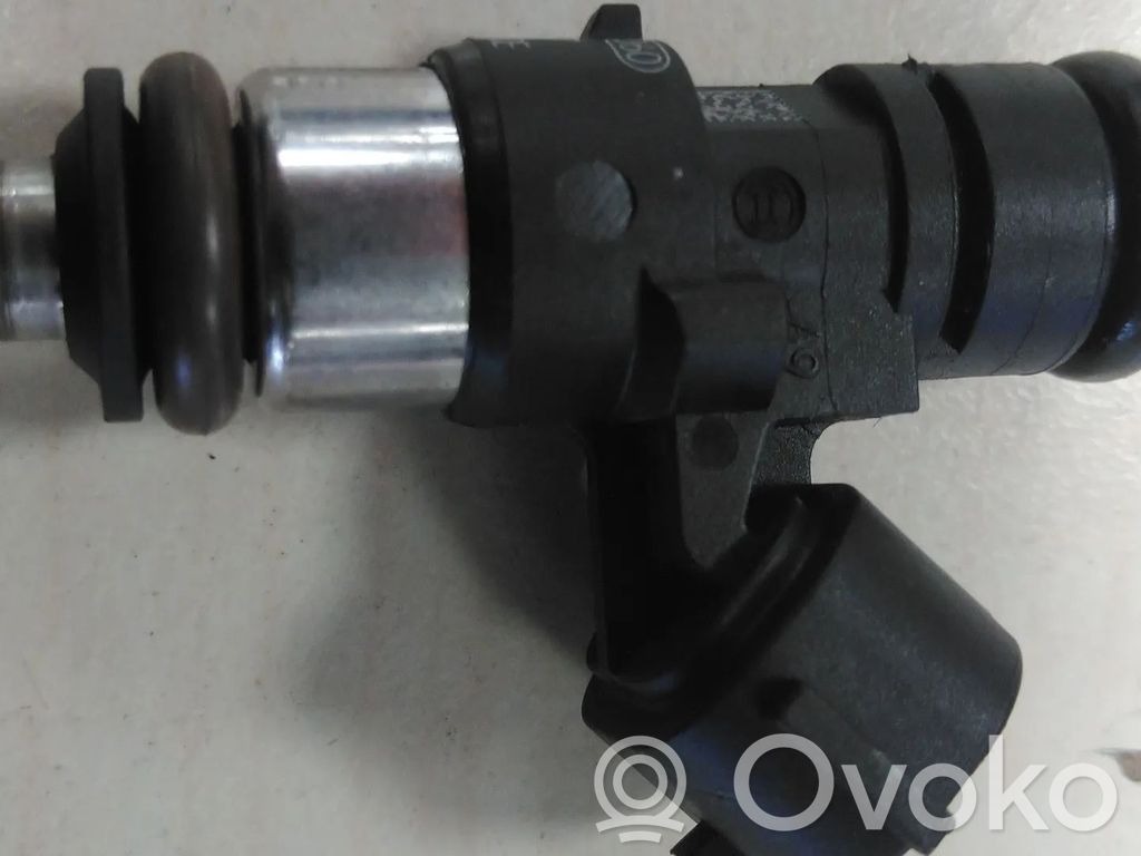 Volkswagen Polo VI Wtryskiwacz paliwa 