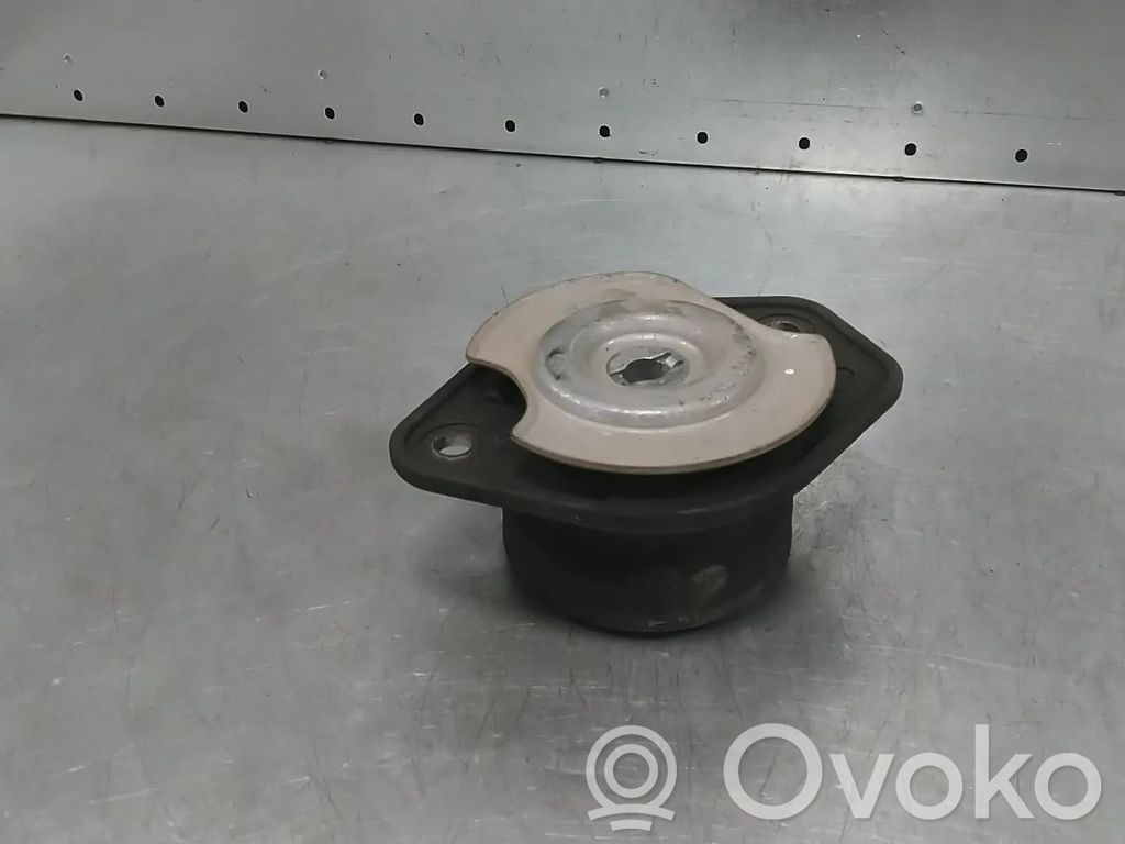Volkswagen Golf VII Engine mount bracket 