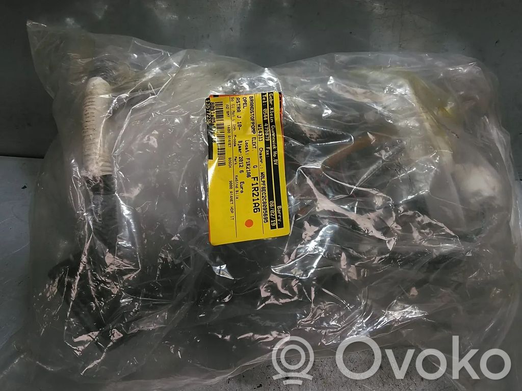 Opel Astra J Pompă combustibil în rezervor 