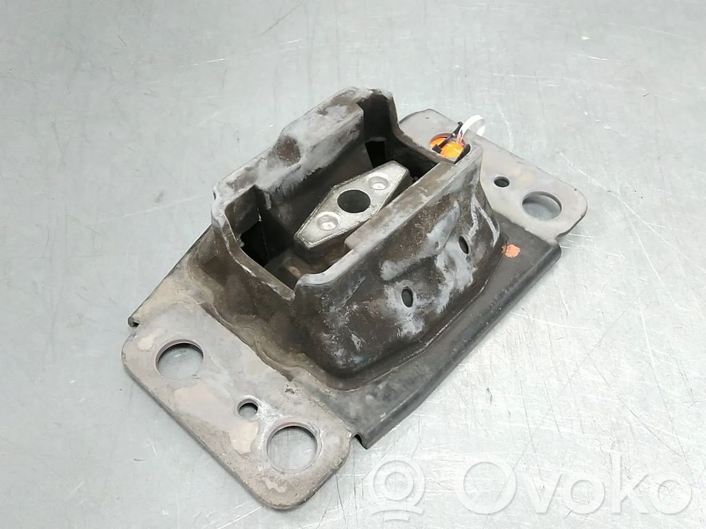 Ford Mondeo MK IV Engine mount bracket 