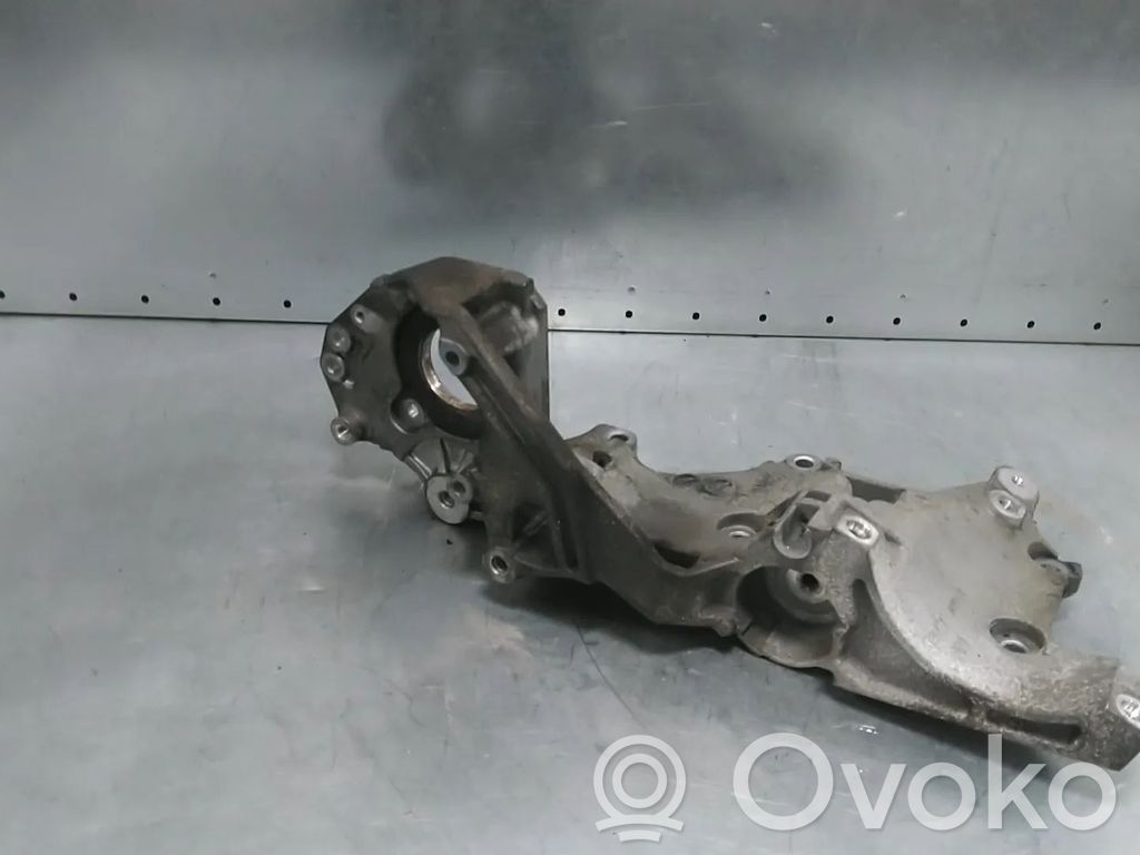 Volkswagen Touran II Mocowanie alternatora 