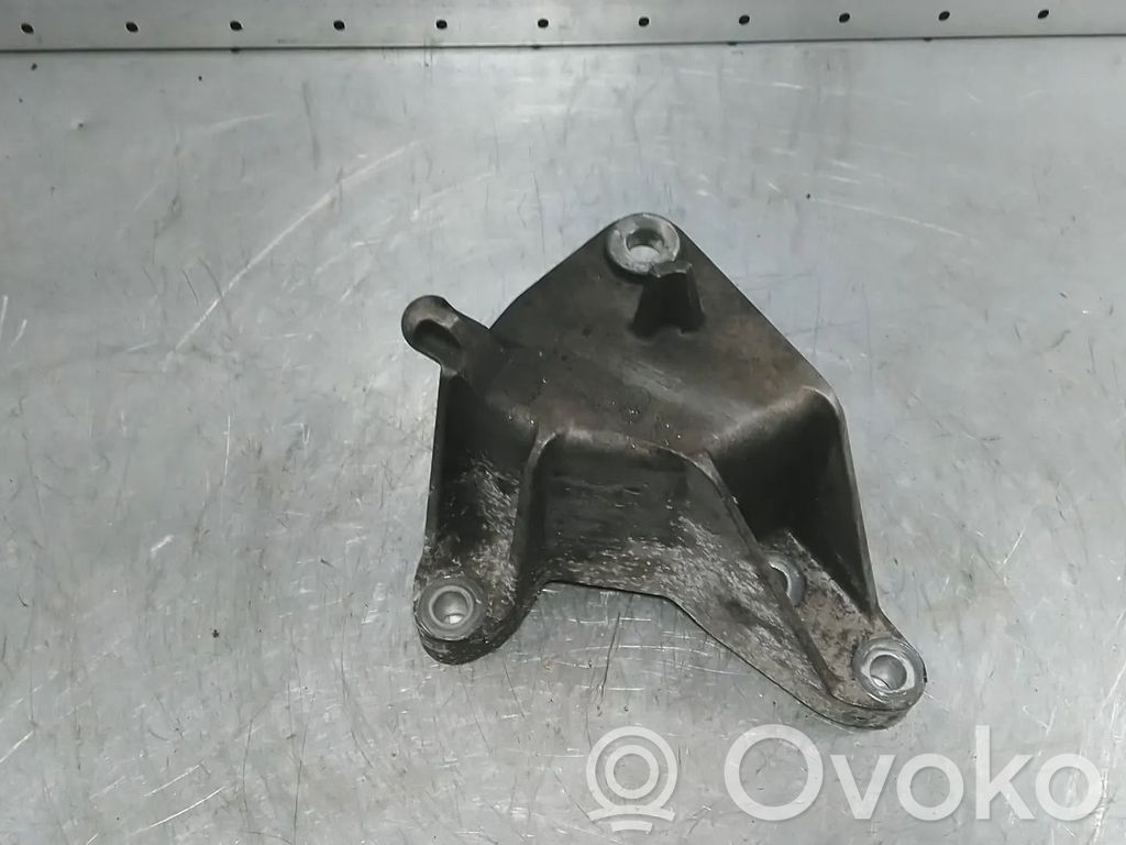 Engine mount bracket   13228288,6828850