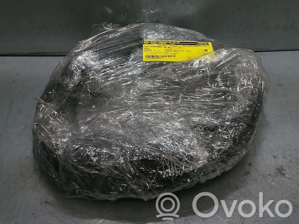 Opel Crossland X Gumowa uszczelka drzwi tylnych 