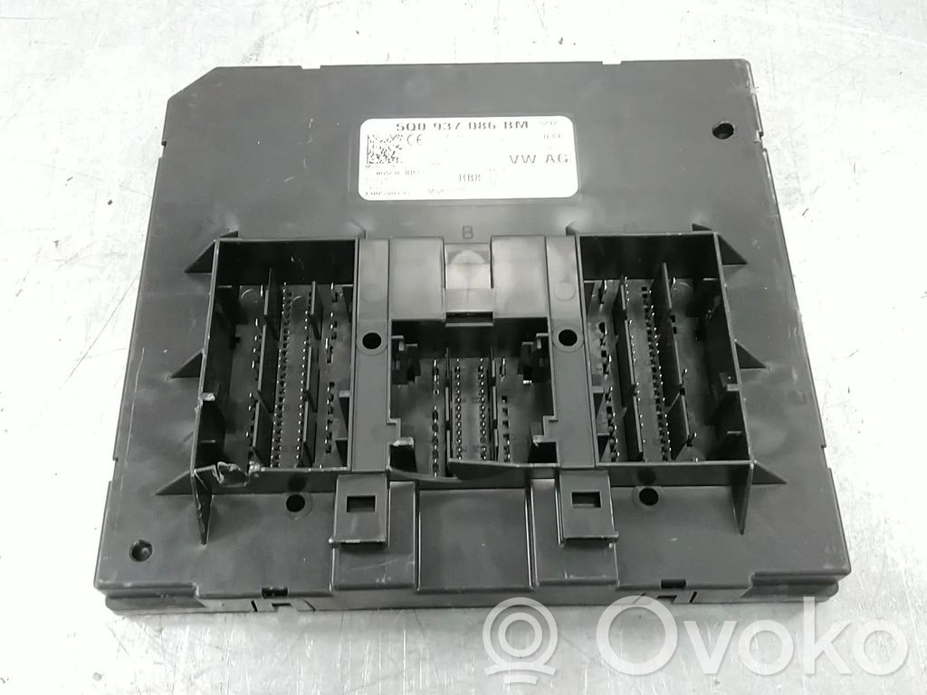Volkswagen PASSAT B8 Unitate control BSM 