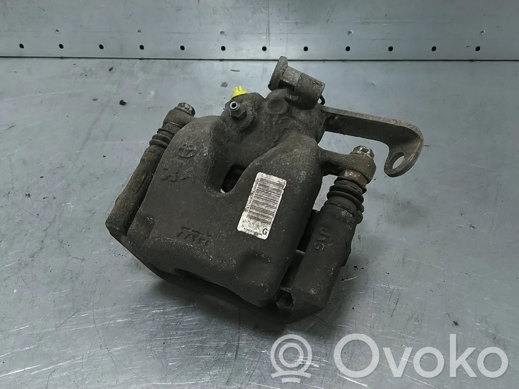 Opel Vivaro Задний суппорт 