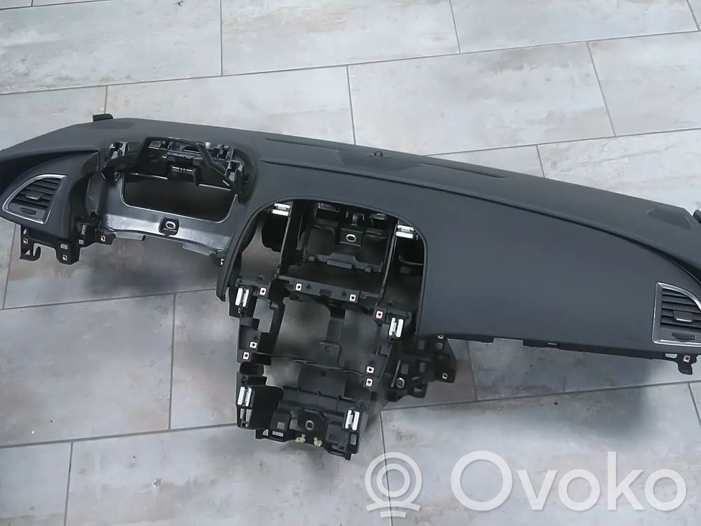 Opel Astra J Panelė 
