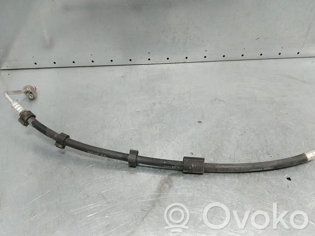 Audi A4 S4 B9 Ilmastointilaitteen putki (A/C) 