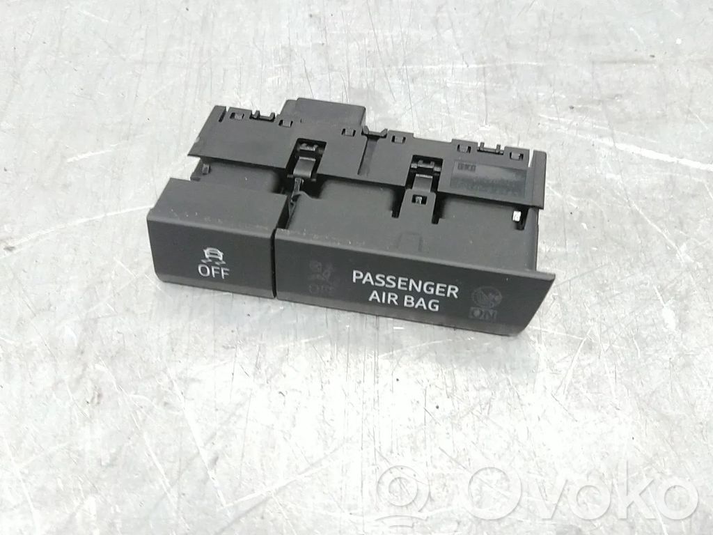 Seat Leon (5F) Passenger airbag on/off switch 