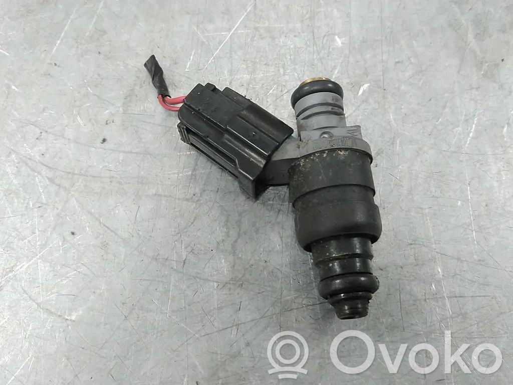 Audi A3 S3 8P Fuel injector 