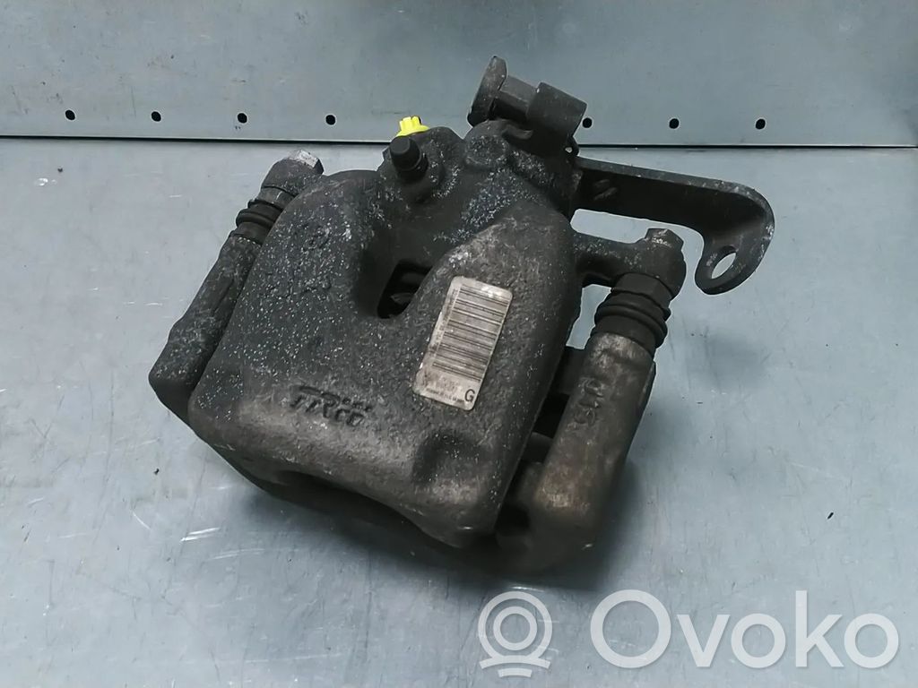 Opel Vivaro Задний суппорт 