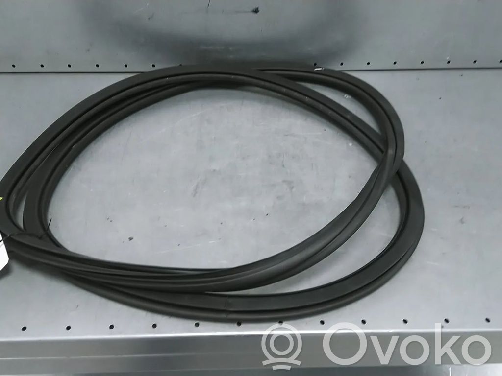Audi A3 S3 8V Gumowa uszczelka drzwi przednich 